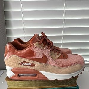 LIKE NEW - The ‘Dusty Peach’ edition of the Air Max 90 LX